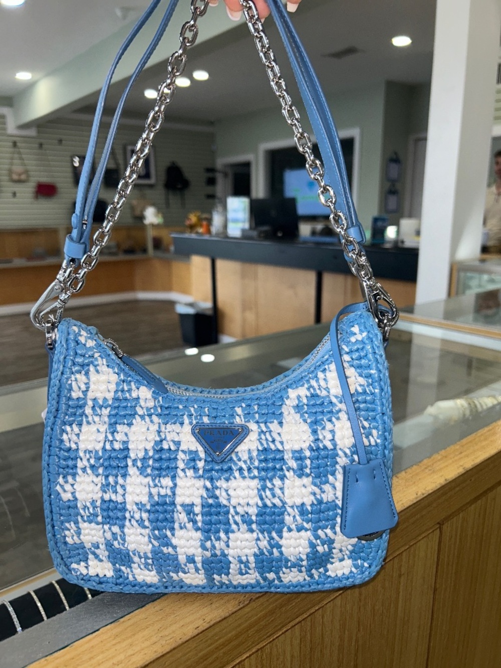 Pre Owned Prada Re- Edition 2000 Raffia